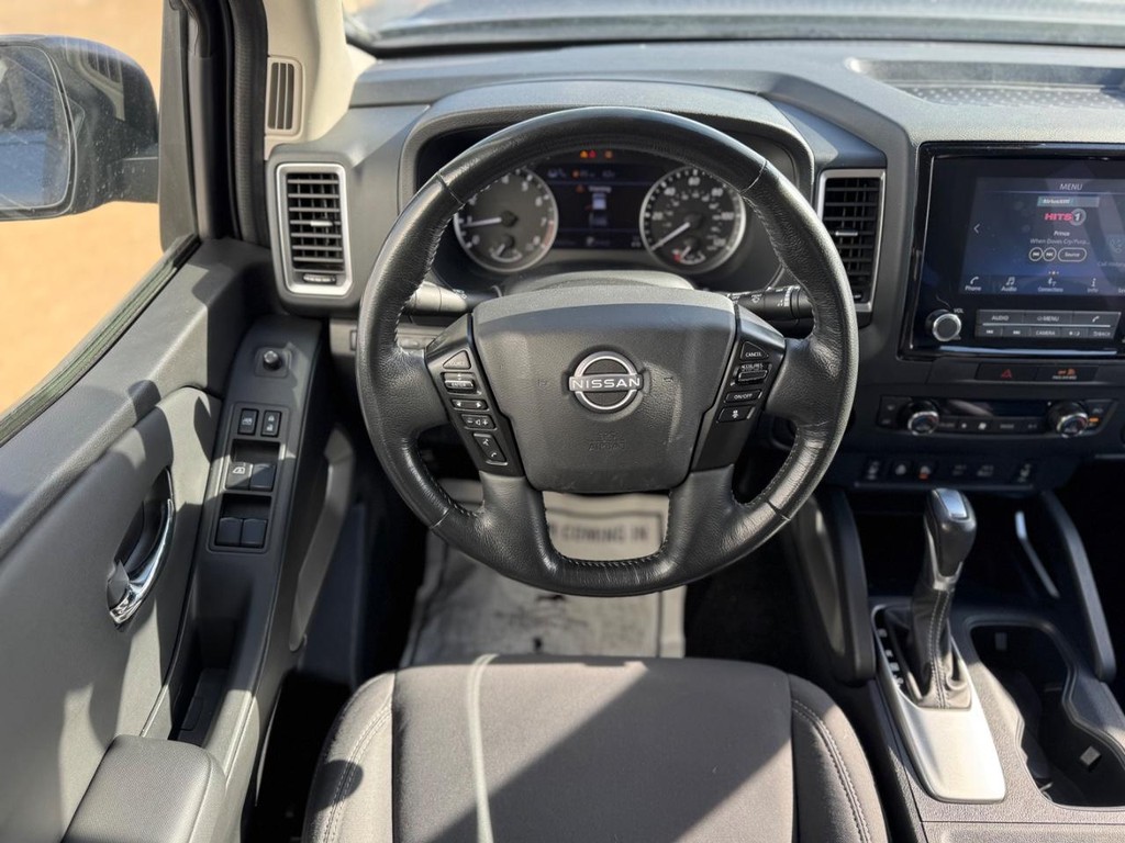 Nissan Frontier Vehicle Full-screen Gallery Image 18