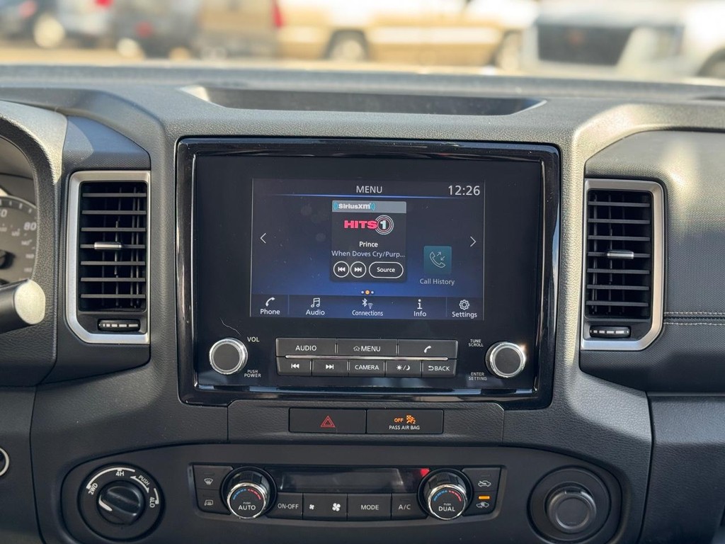 Nissan Frontier Vehicle Full-screen Gallery Image 21