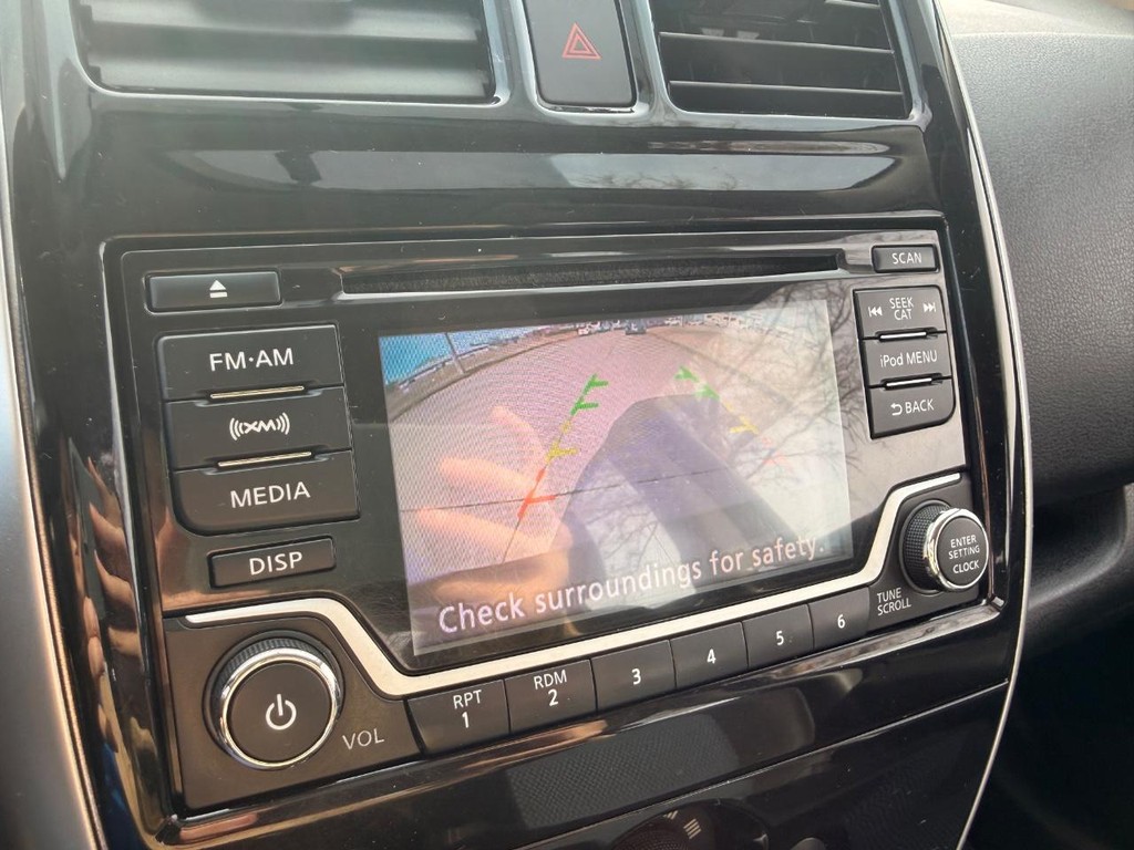 Nissan Versa Note Vehicle Full-screen Gallery Image 02