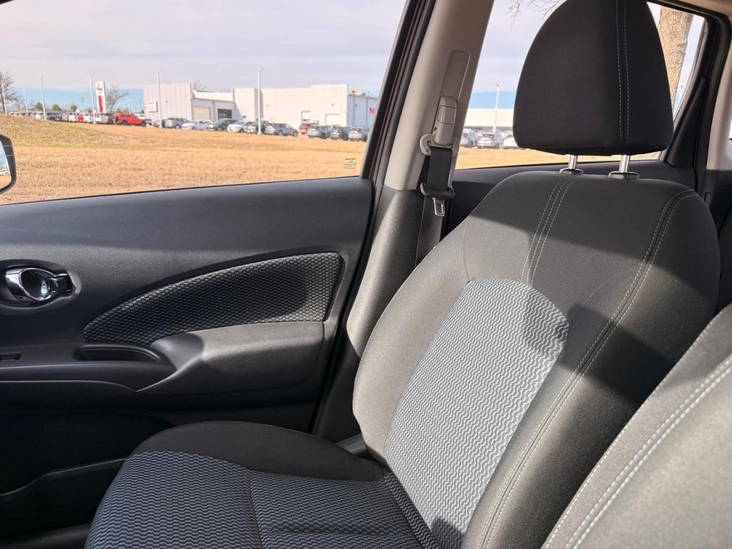 Nissan Versa Note Vehicle Full-screen Gallery Image 03