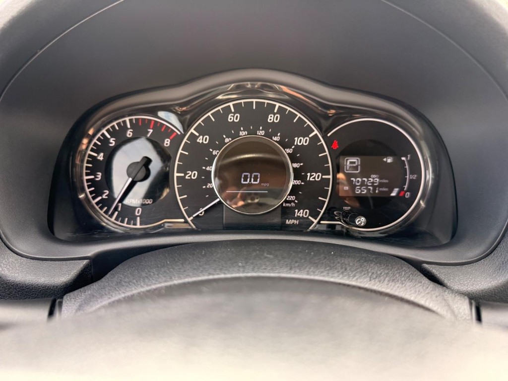 Nissan Versa Note Vehicle Full-screen Gallery Image 07