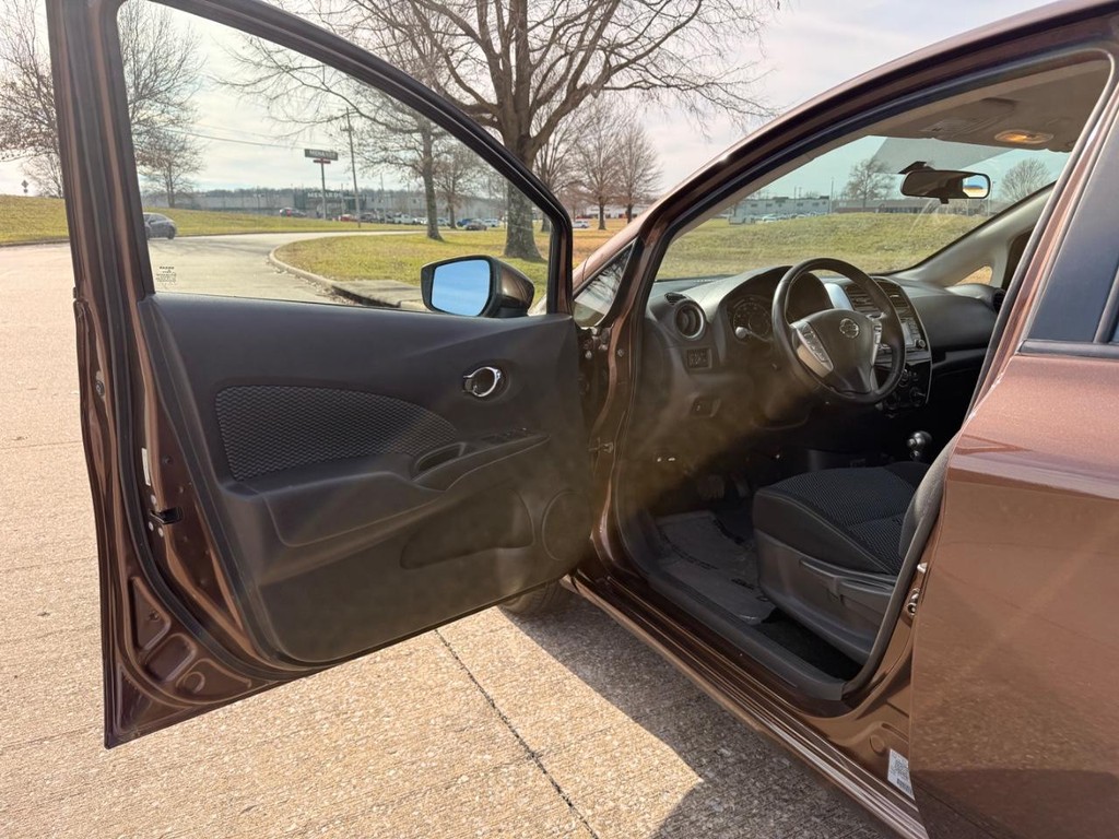 Nissan Versa Note Vehicle Full-screen Gallery Image 10