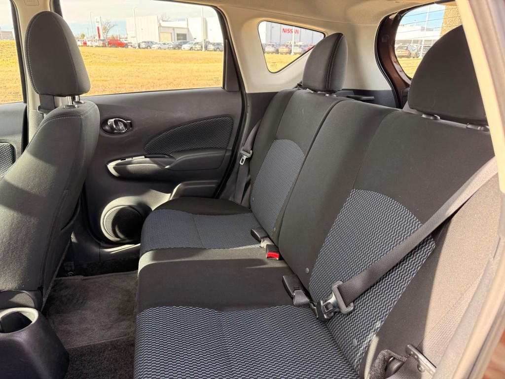 Nissan Versa Note Vehicle Full-screen Gallery Image 12