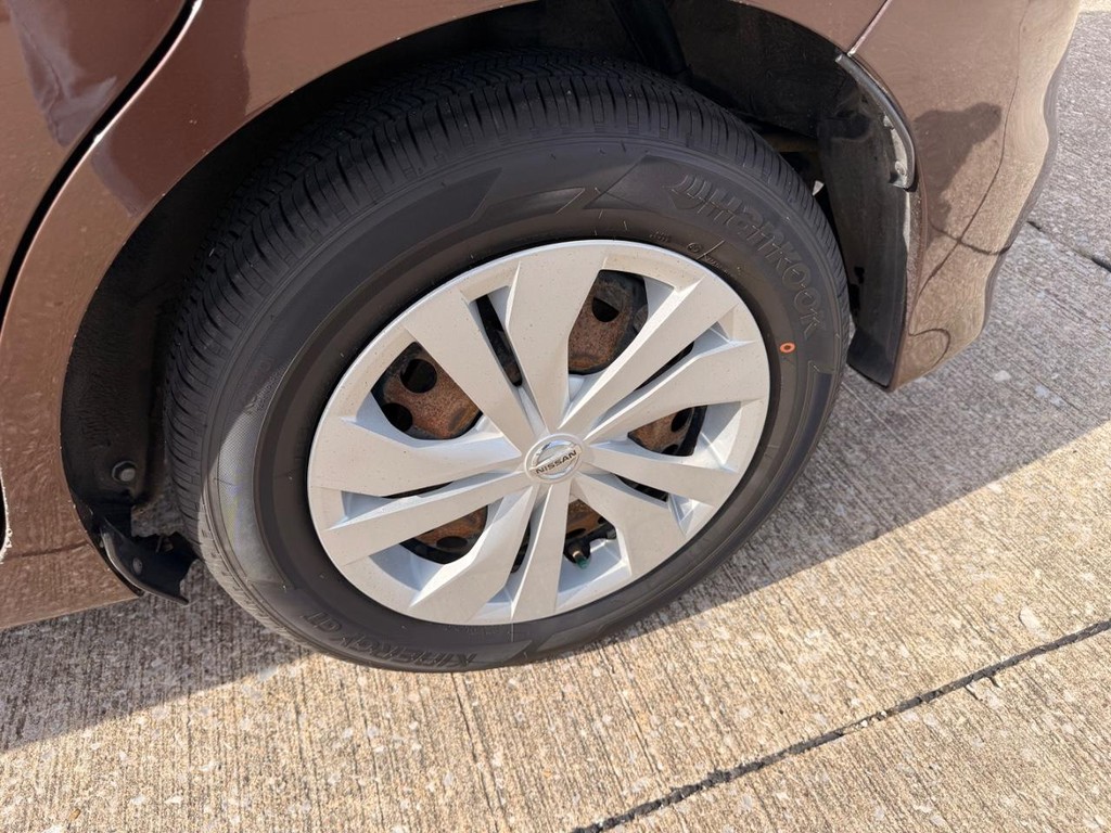 Nissan Versa Note Vehicle Full-screen Gallery Image 15