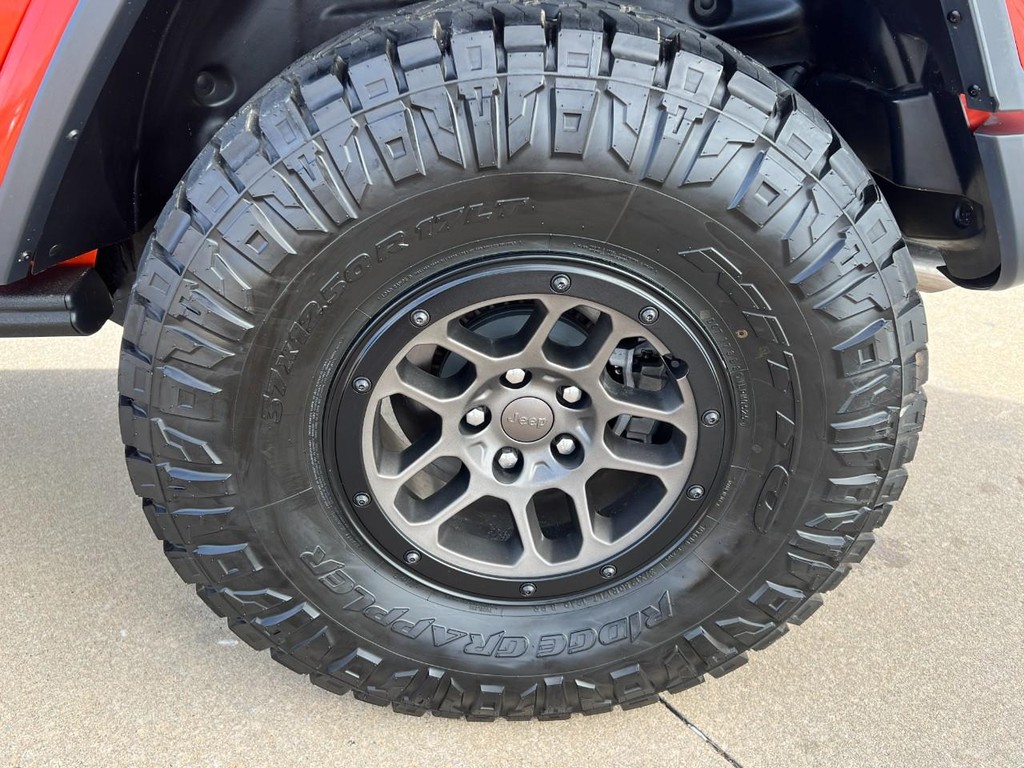 Jeep Wrangler Vehicle Full-screen Gallery Image 12