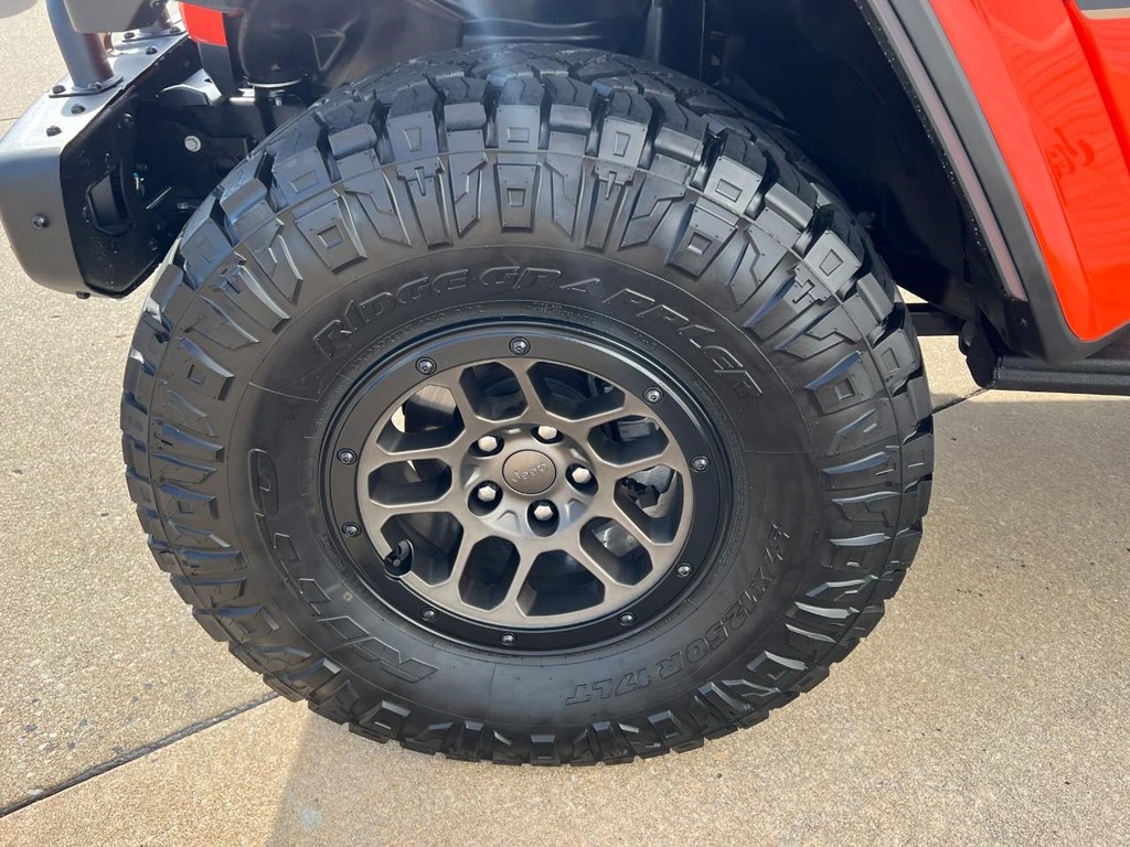 Jeep Wrangler Vehicle Full-screen Gallery Image 13