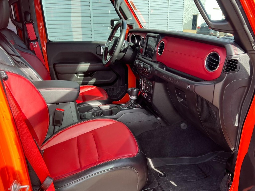 Jeep Wrangler Vehicle Full-screen Gallery Image 17