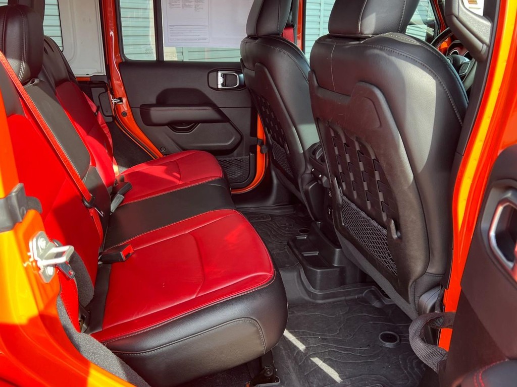 Jeep Wrangler Vehicle Full-screen Gallery Image 18