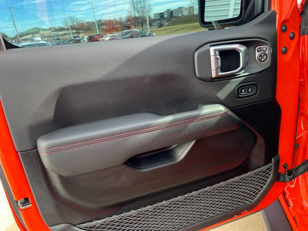 Jeep Wrangler Vehicle Full-screen Gallery Image 26