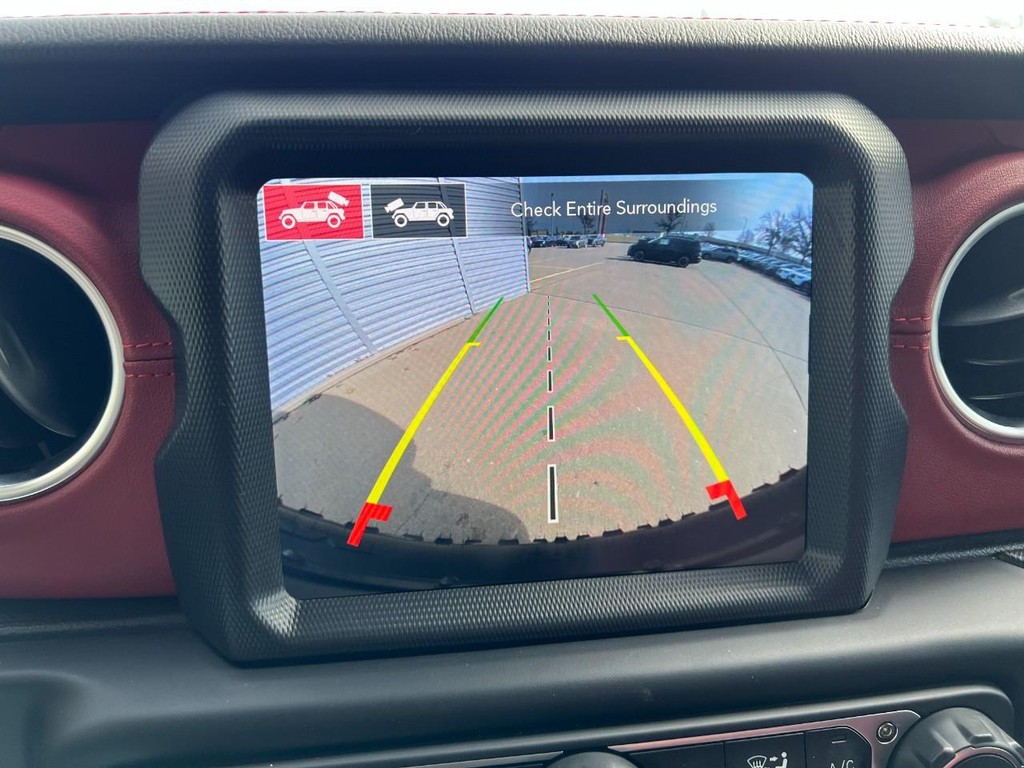 Jeep Wrangler Vehicle Full-screen Gallery Image 33