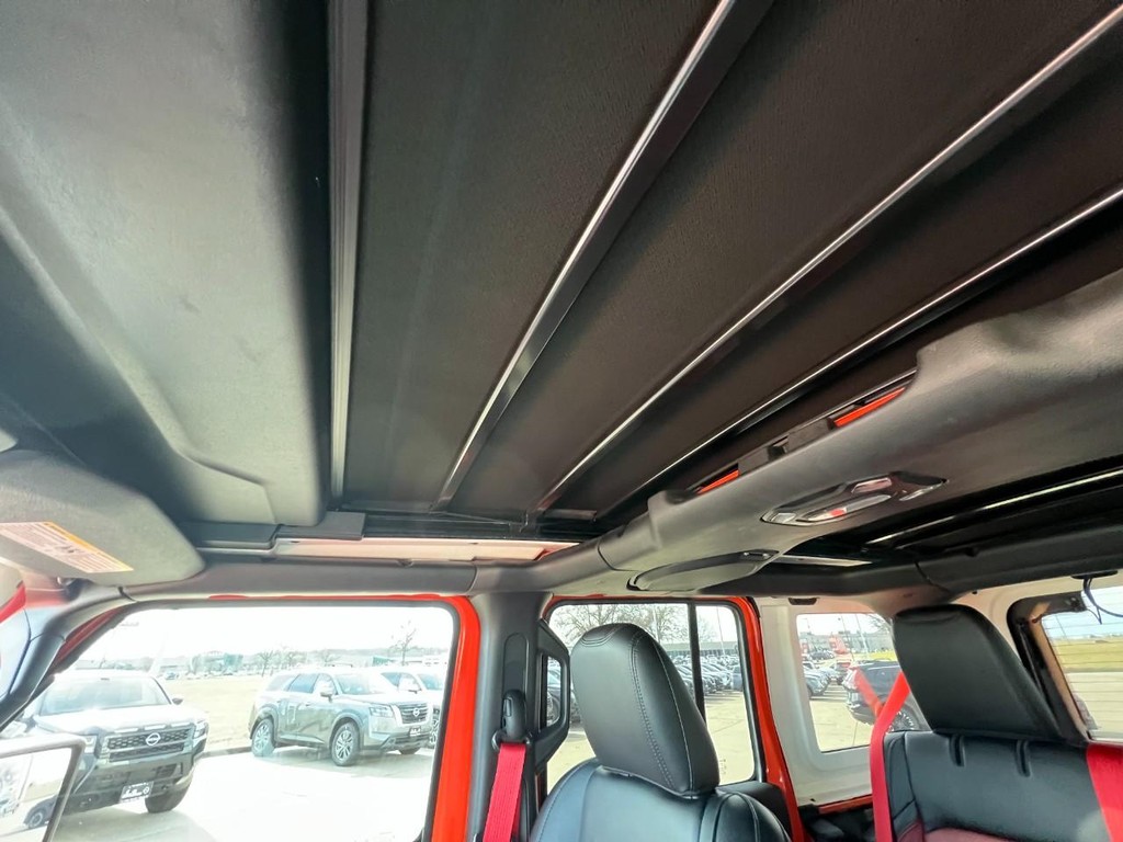 Jeep Wrangler Vehicle Full-screen Gallery Image 38