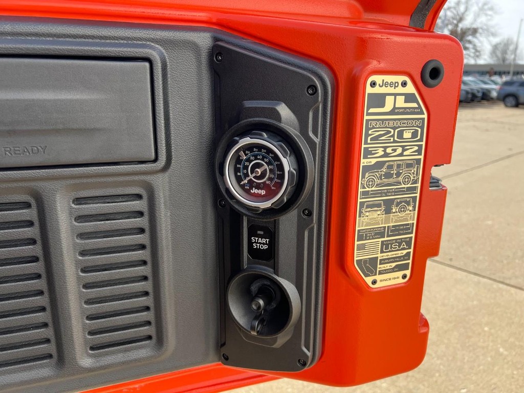 Jeep Wrangler Vehicle Full-screen Gallery Image 43