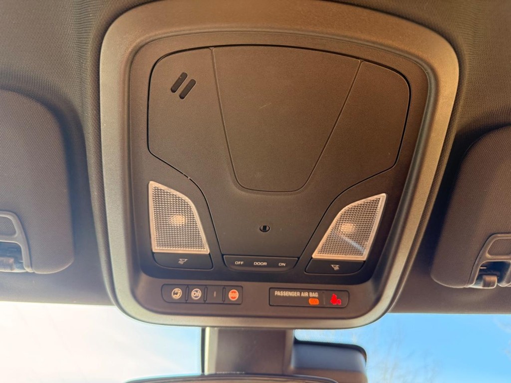 Chevrolet Impala Vehicle Full-screen Gallery Image 13