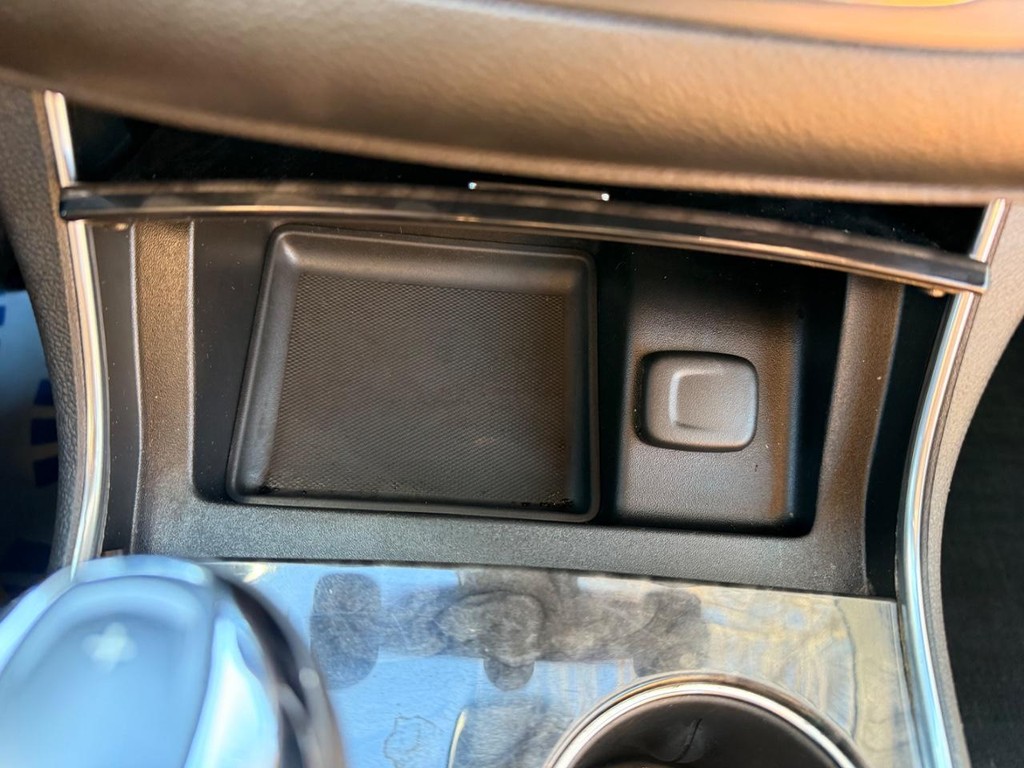 Chevrolet Impala Vehicle Full-screen Gallery Image 14