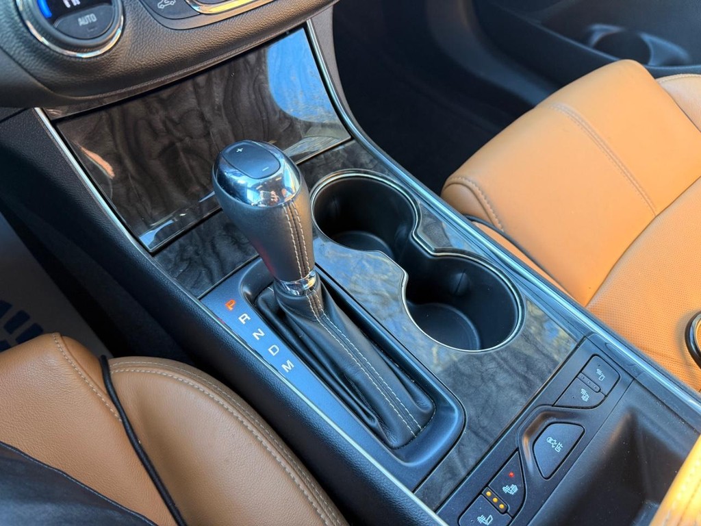 Chevrolet Impala Vehicle Full-screen Gallery Image 15