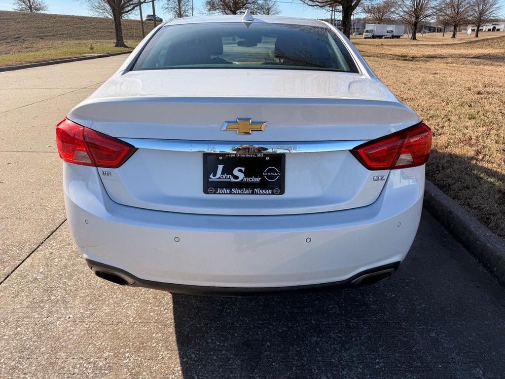 Chevrolet Impala Vehicle Full-screen Gallery Image 23