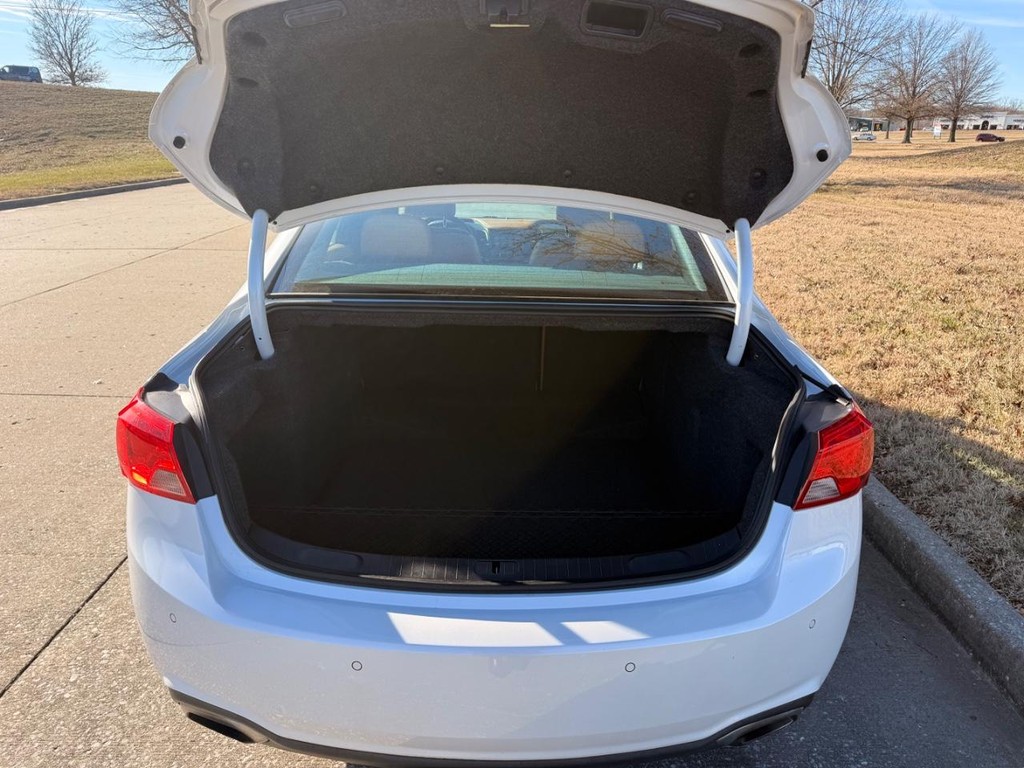 Chevrolet Impala Vehicle Full-screen Gallery Image 24