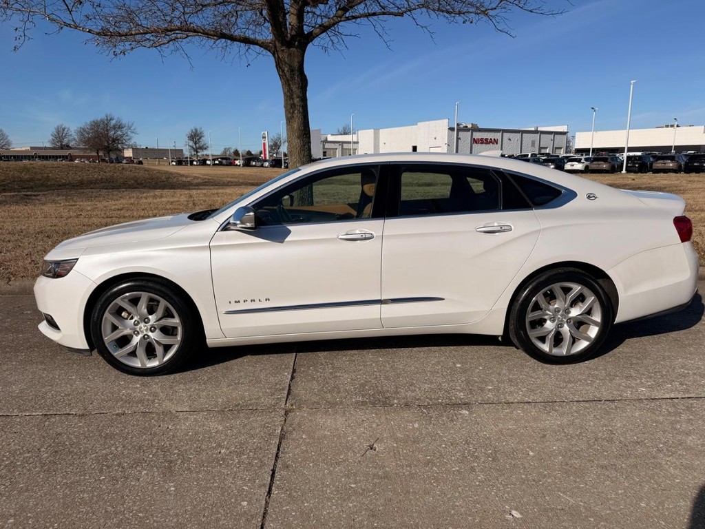Chevrolet Impala Vehicle Full-screen Gallery Image 27