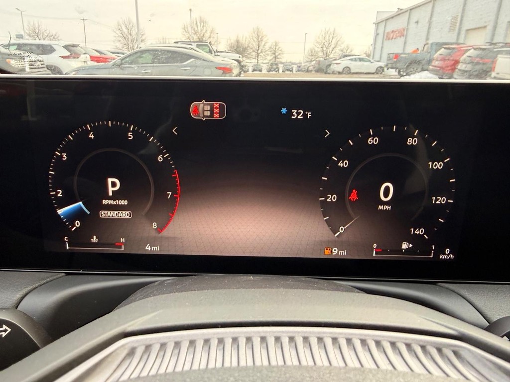 Nissan Sentra Vehicle Full-screen Gallery Image 10