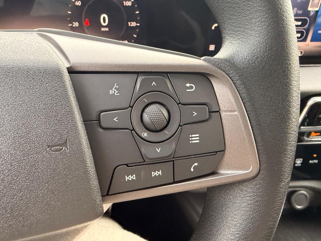 Nissan Sentra Vehicle Full-screen Gallery Image 12