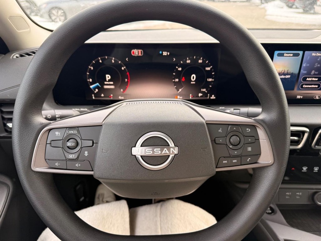 Nissan Sentra Vehicle Full-screen Gallery Image 13