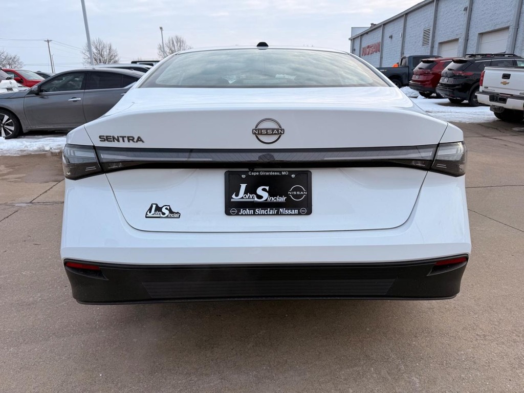 Nissan Sentra Vehicle Full-screen Gallery Image 20