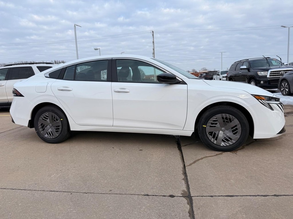 Nissan Sentra Vehicle Full-screen Gallery Image 23