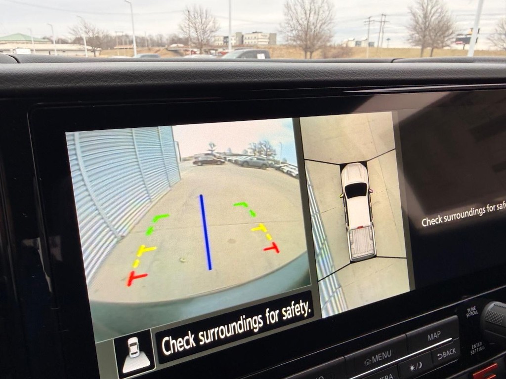 Nissan Frontier Vehicle Full-screen Gallery Image 02