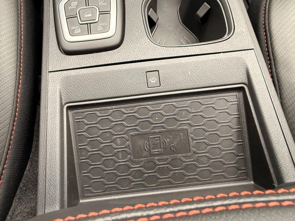 Nissan Frontier Vehicle Full-screen Gallery Image 04