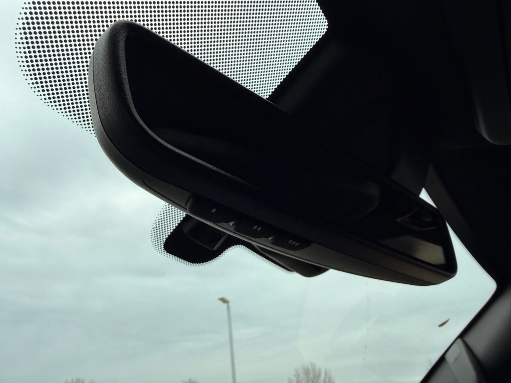 Nissan Frontier Vehicle Full-screen Gallery Image 06