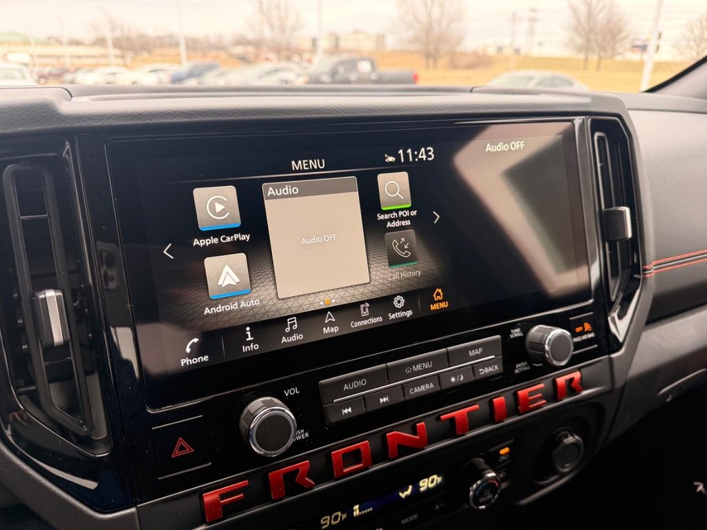 Nissan Frontier Vehicle Full-screen Gallery Image 13