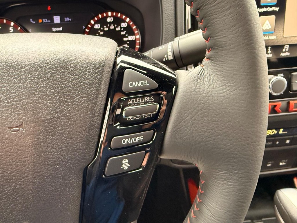 Nissan Frontier Vehicle Full-screen Gallery Image 16