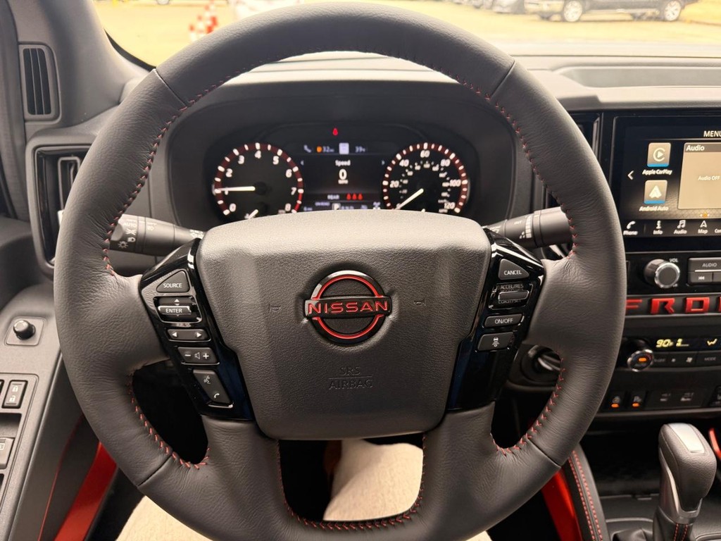 Nissan Frontier Vehicle Full-screen Gallery Image 17