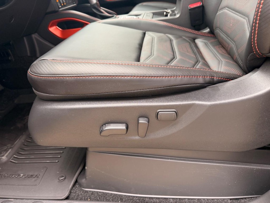 Nissan Frontier Vehicle Full-screen Gallery Image 20