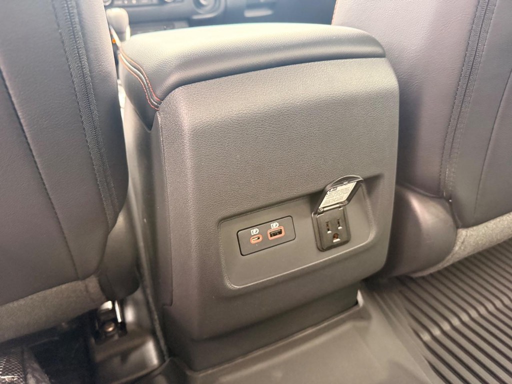 Nissan Frontier Vehicle Full-screen Gallery Image 25