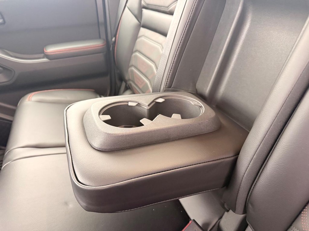 Nissan Frontier Vehicle Full-screen Gallery Image 26