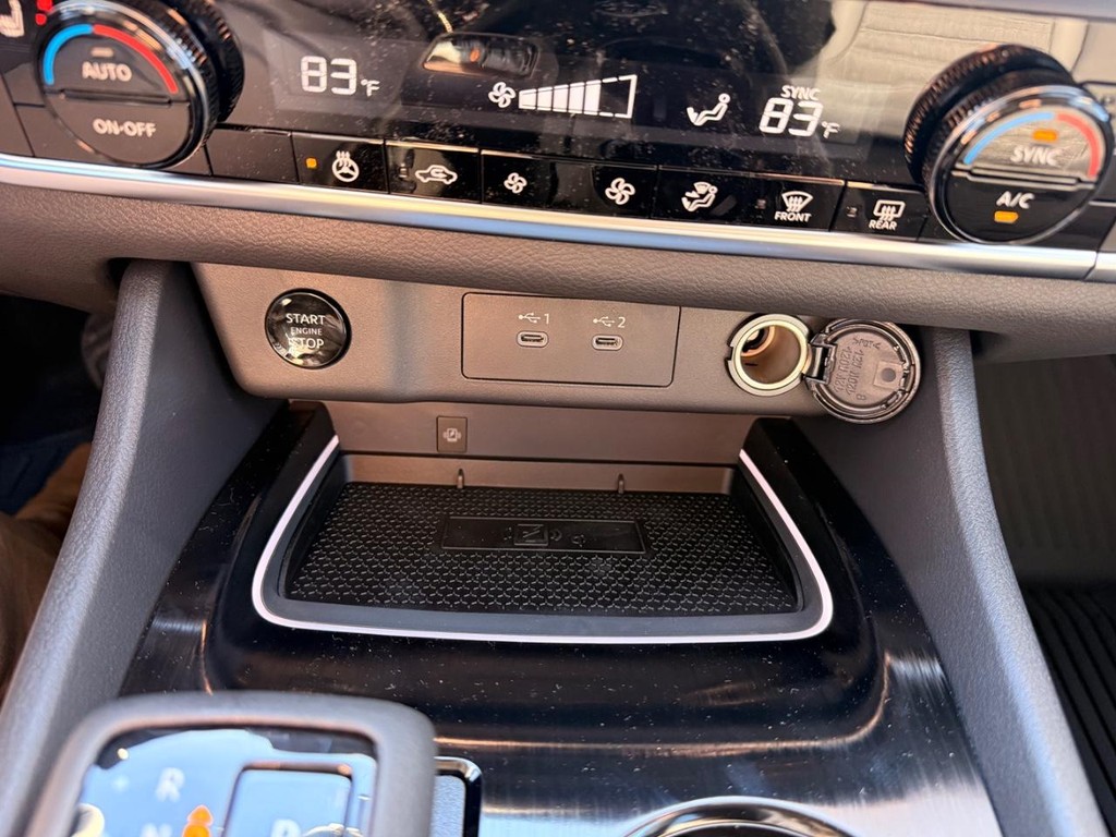 Nissan Rogue Vehicle Full-screen Gallery Image 10