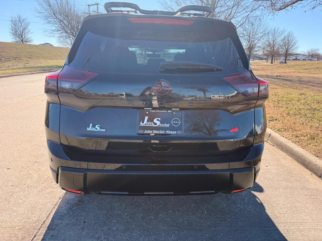 Nissan Rogue Vehicle Full-screen Gallery Image 25