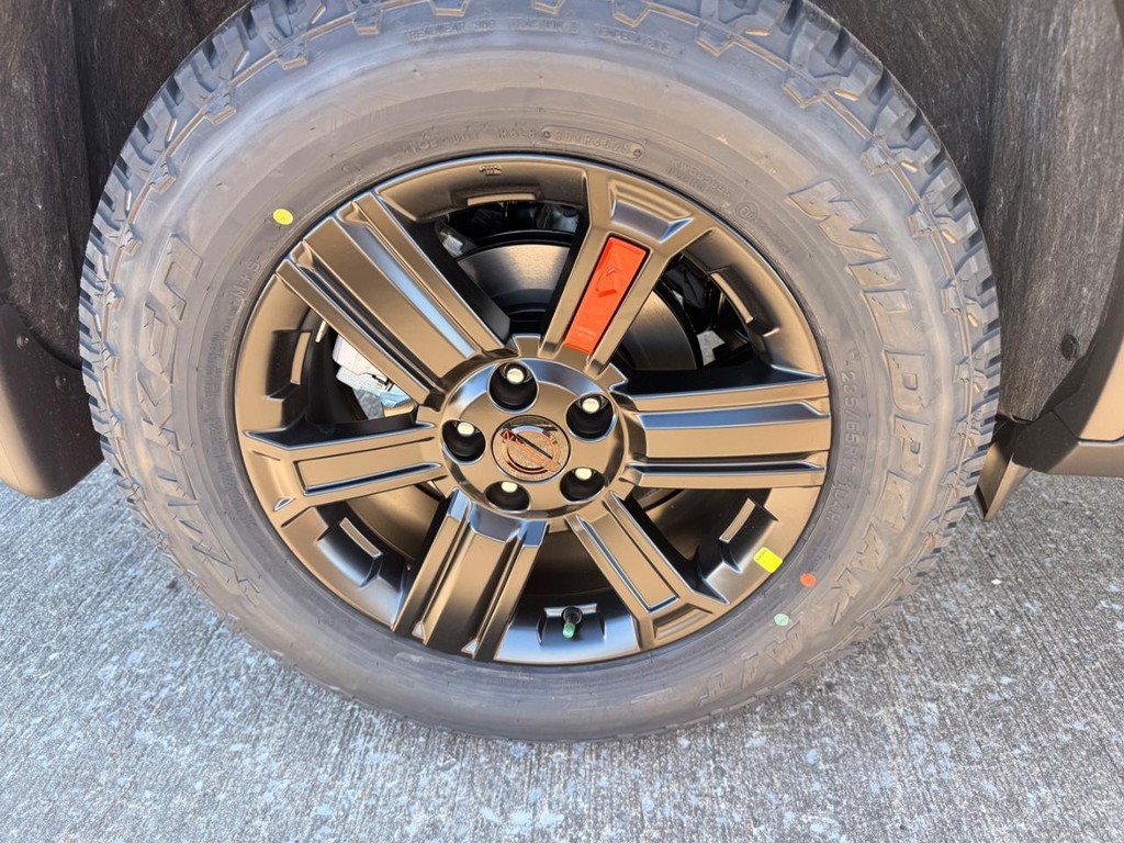 Nissan Rogue Vehicle Full-screen Gallery Image 26