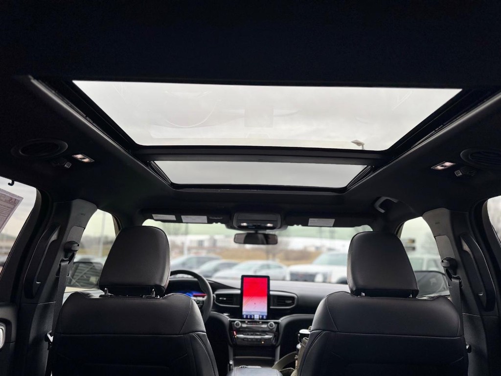 Ford Explorer Vehicle Full-screen Gallery Image 04