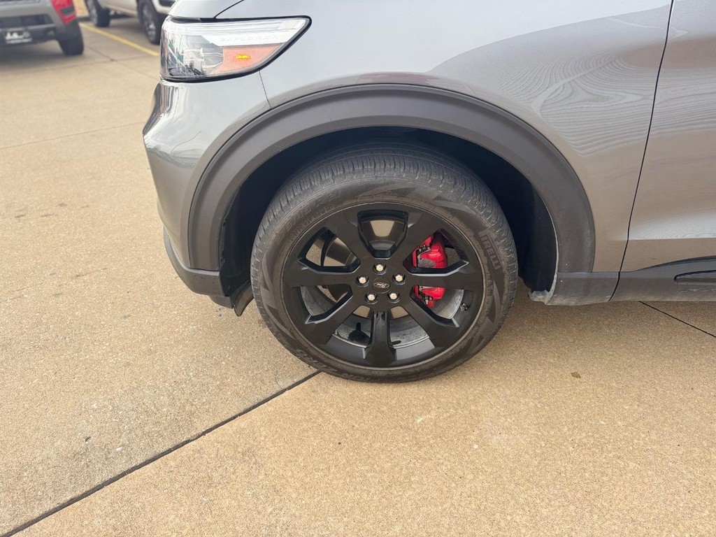 Ford Explorer Vehicle Full-screen Gallery Image 06