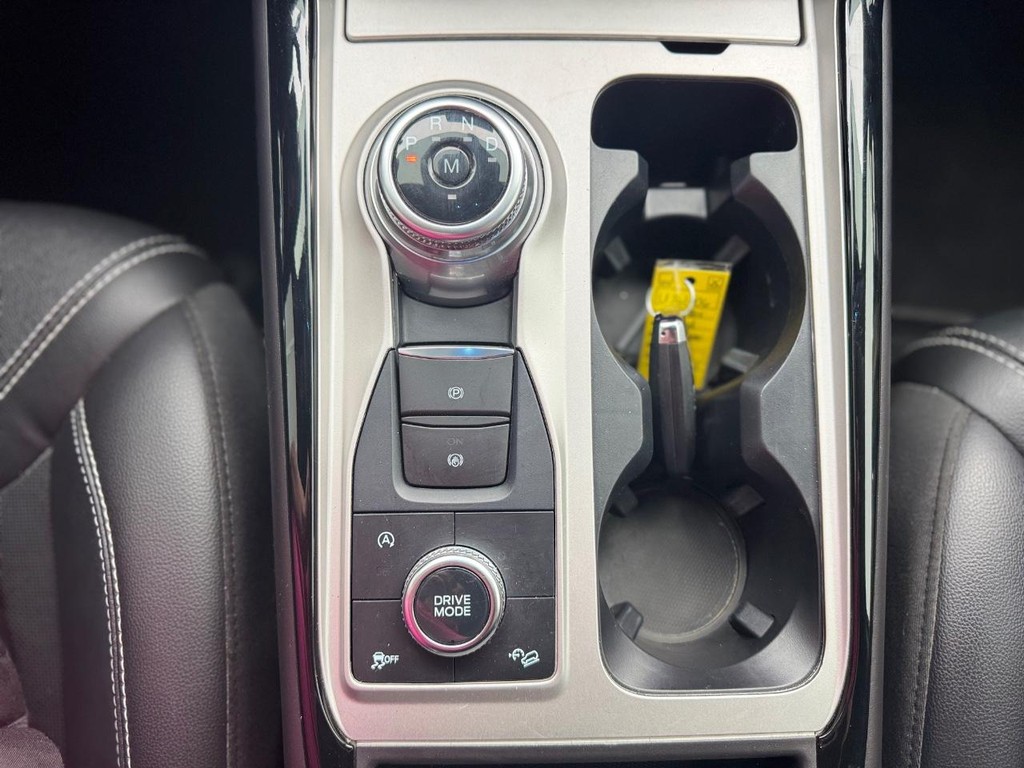 Ford Explorer Vehicle Full-screen Gallery Image 17