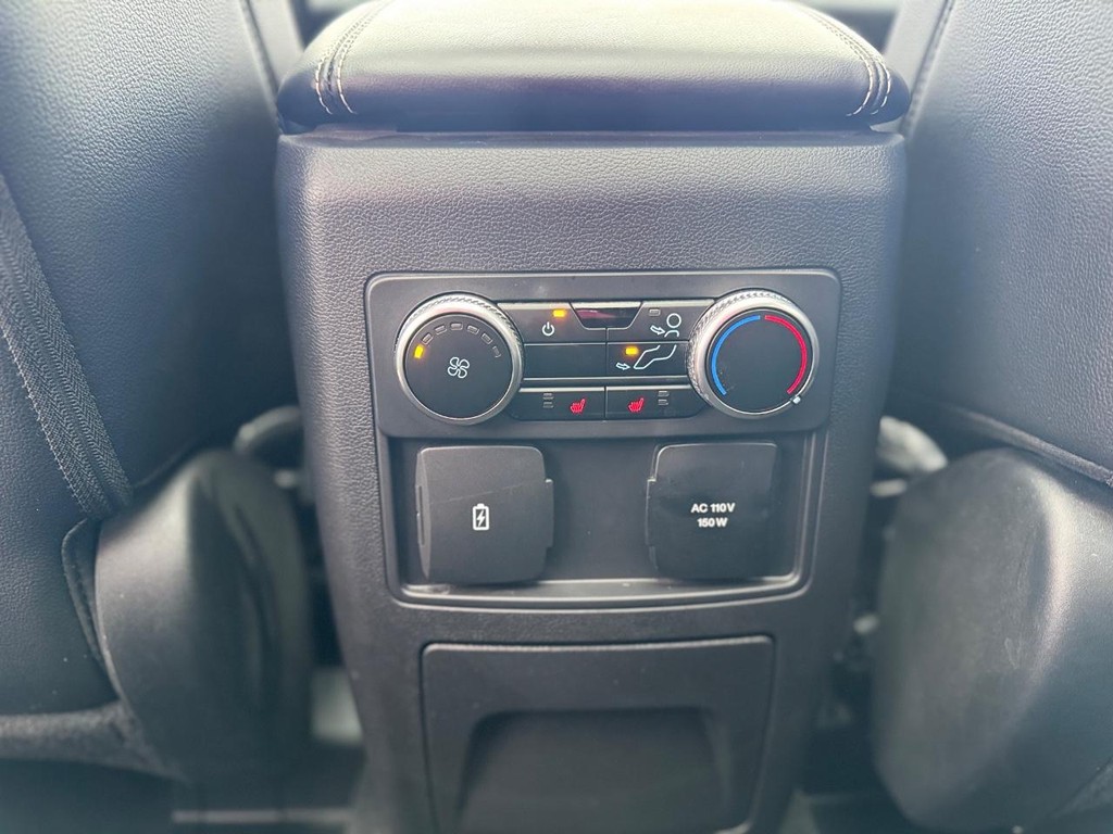 Ford Explorer Vehicle Full-screen Gallery Image 21