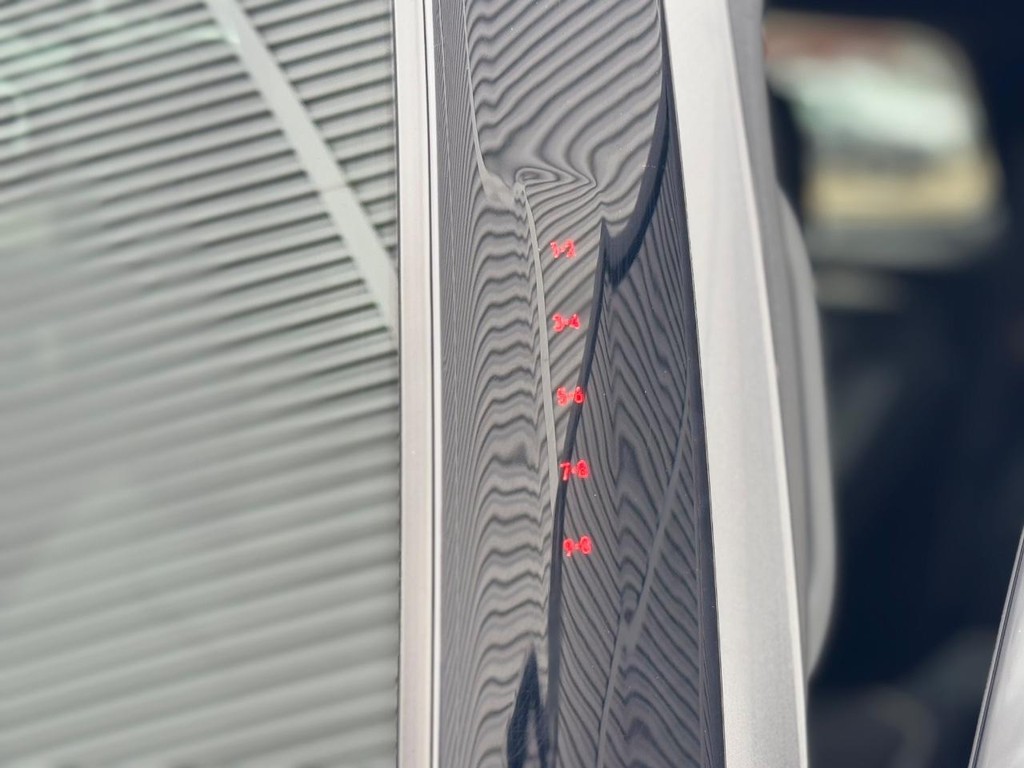 Ford Explorer Vehicle Full-screen Gallery Image 23