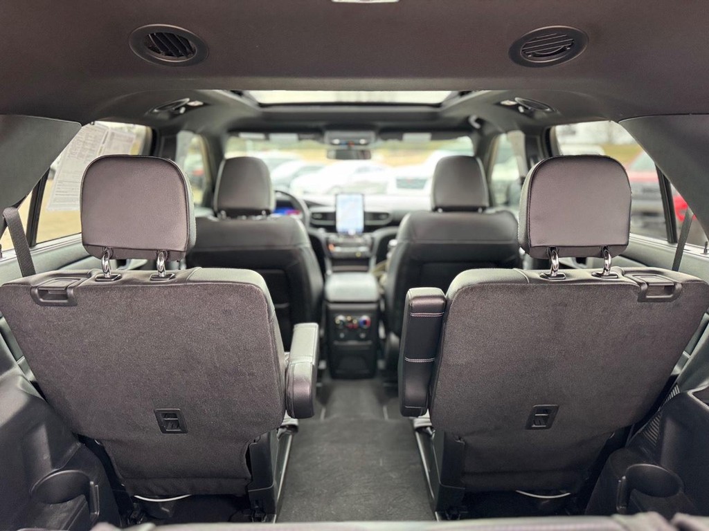 Ford Explorer Vehicle Full-screen Gallery Image 27