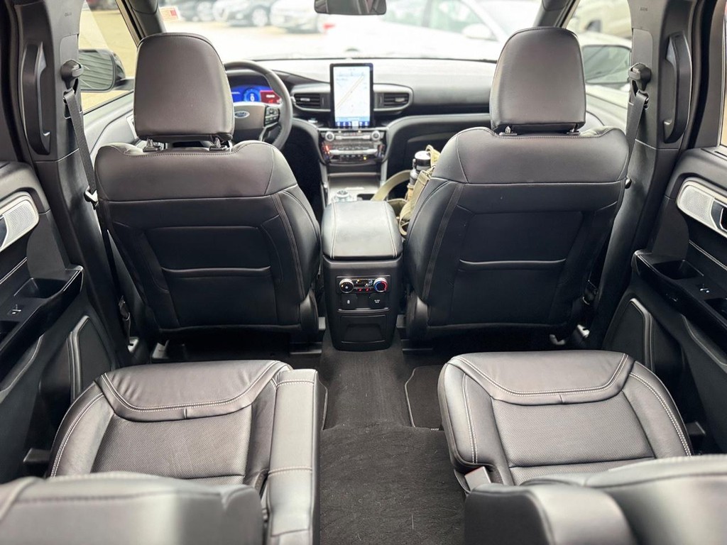 Ford Explorer Vehicle Full-screen Gallery Image 28