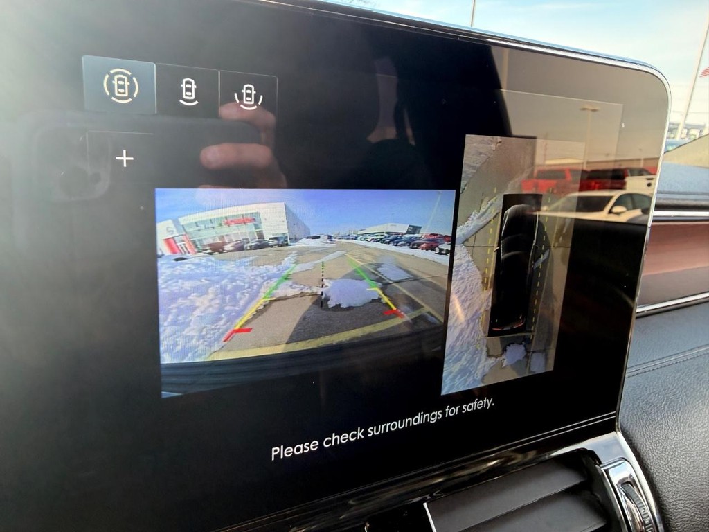 Lincoln Navigator Vehicle Full-screen Gallery Image 03