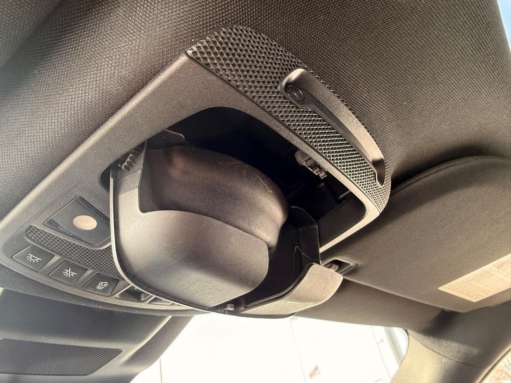 Lincoln Navigator Vehicle Full-screen Gallery Image 04