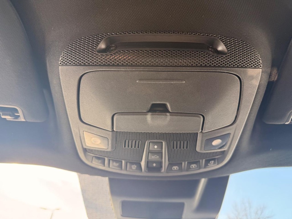 Lincoln Navigator Vehicle Full-screen Gallery Image 06