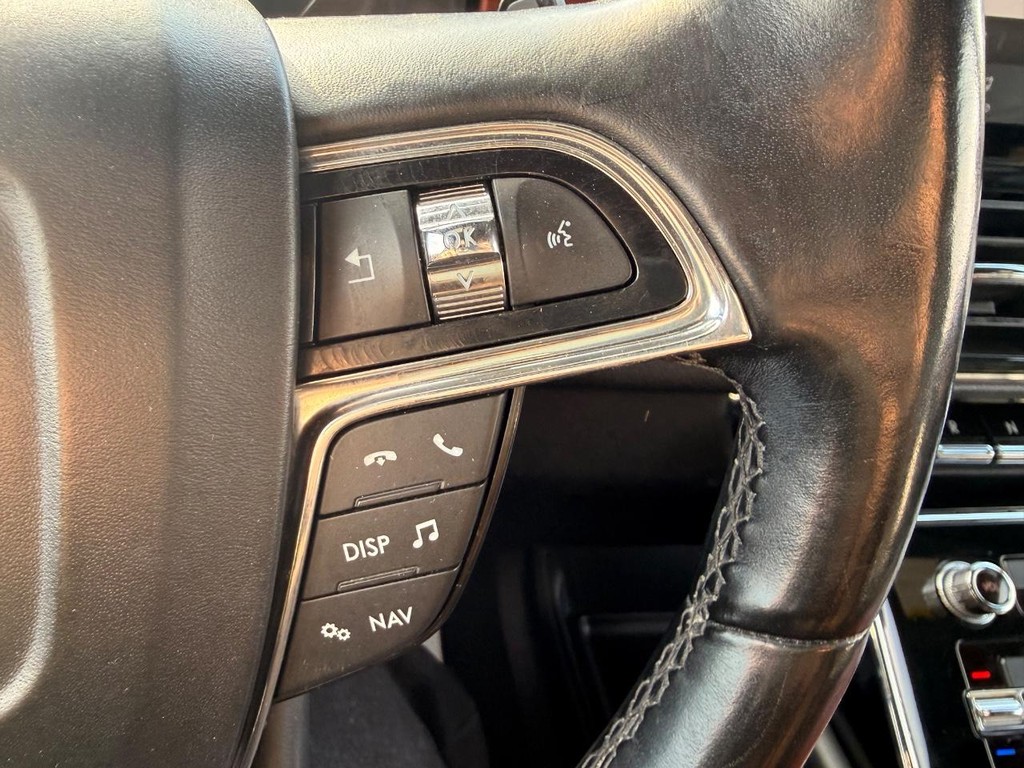 Lincoln Navigator Vehicle Full-screen Gallery Image 18